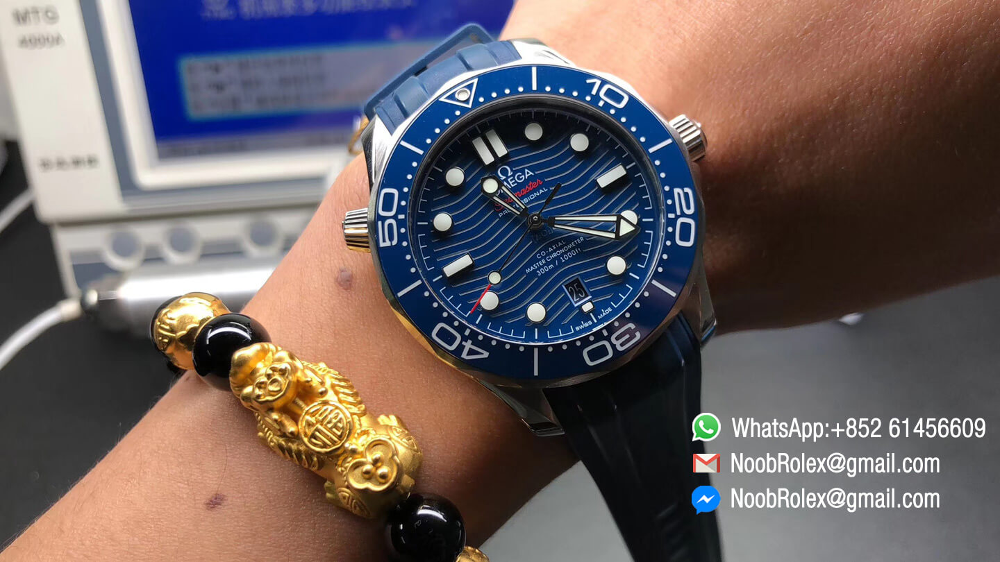 2018 Seamaster Diver 300M Blue Ceramic Bezel Blue Dial on Blue Rubber Strap A8800 Black Balance Wheel VSF 1:1 Best Edition V2