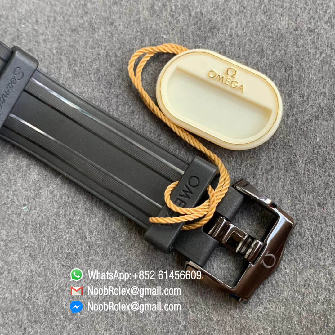 Swiss Watch Replica Seamaster Diver 300M Black Dial Ceramic Case VS Factory Edition Rubber Strap A8806 - Noob Watch Time