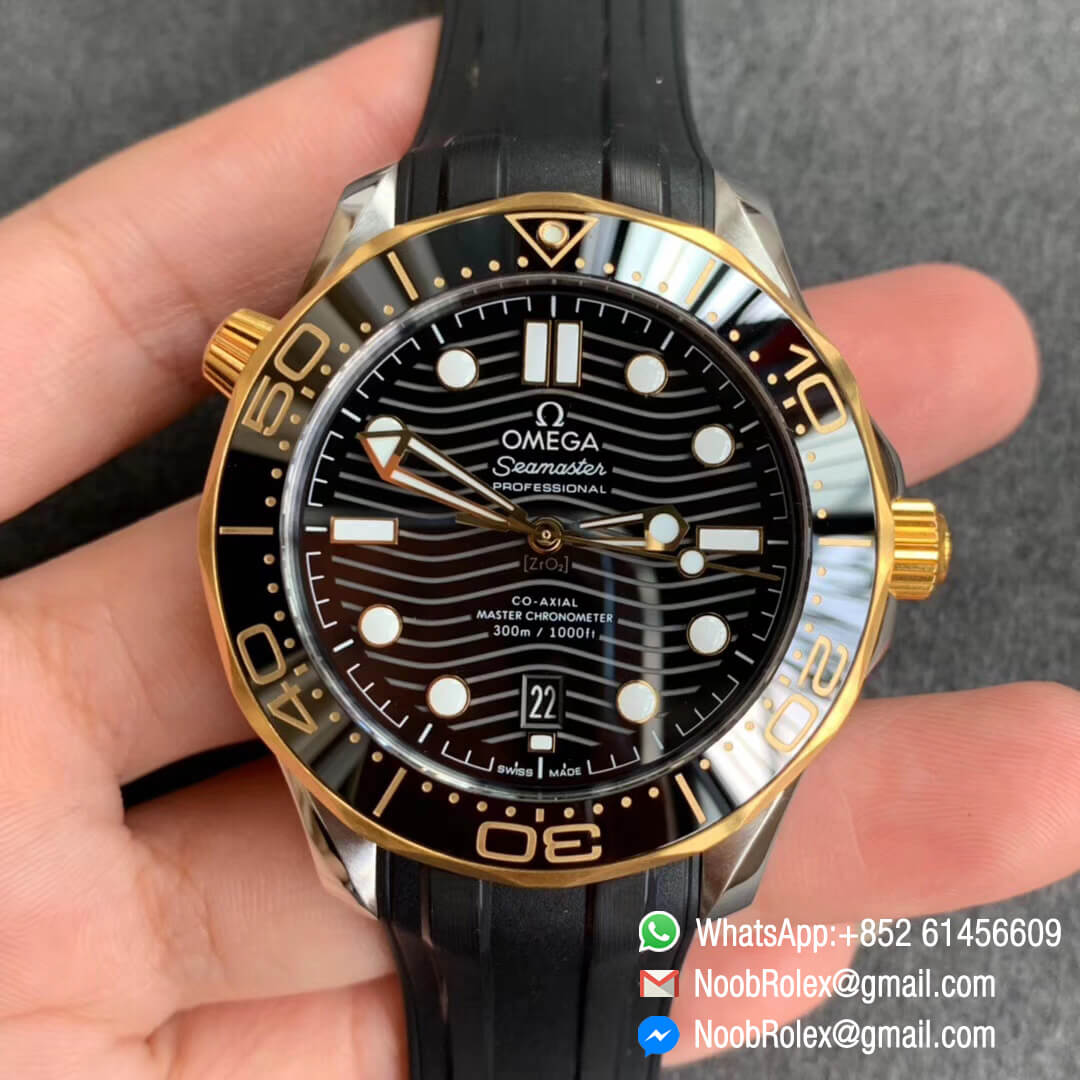 VS Factory Swiss Watch Replica Seamaster Diver 300M CO AXIAL Steel and Yello Gold Plated Bezel Black Dial on Black Rubber Strap A8800 Noob Watch Time 01