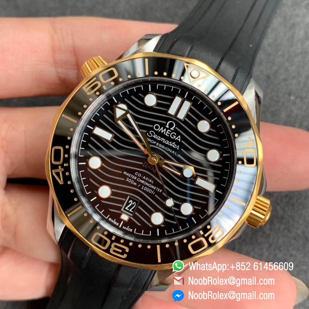 VS Factory Swiss Watch Replica Seamaster Diver 300M CO AXIAL Steel and Yello Gold Plated Bezel Black Dial on Black Rubber Strap A8800 Noob Watch Time 03