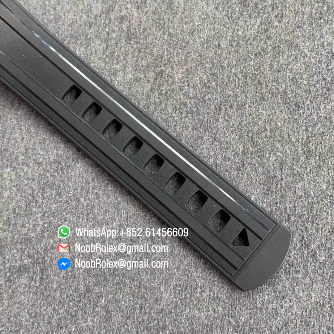 VS Factory Swiss Watch Replica Seamaster Diver 300M CO AXIAL Steel and Yello Gold Plated Bezel Black Dial on Black Rubber Strap A8800 Noob Watch Time 07