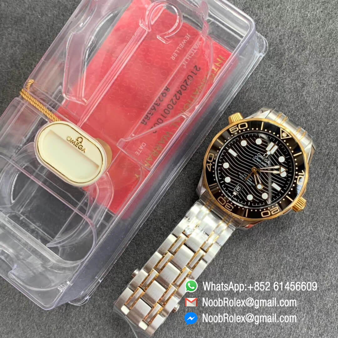VS Factory Swiss Watch Replica Seamaster Diver 300M CO AXIAL Yello Gold Plated Bezel Black Dial on Steel Yellow Gold Plated Bracelet A8800 Noob Watch Time 09