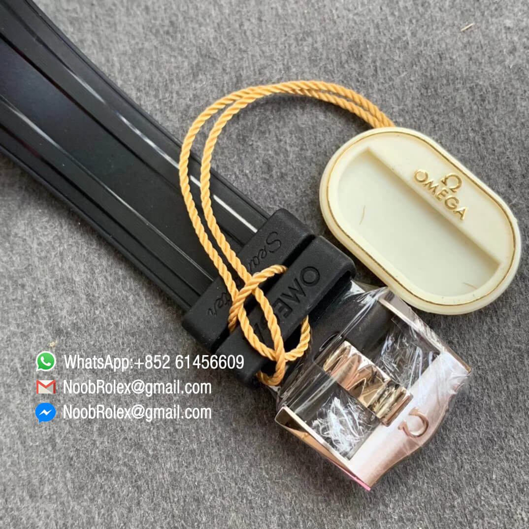 Omega Seamaster Diver 300M 007 James Bond Steel Case VSF Top Replica on Black Rubber Strap A8800 06