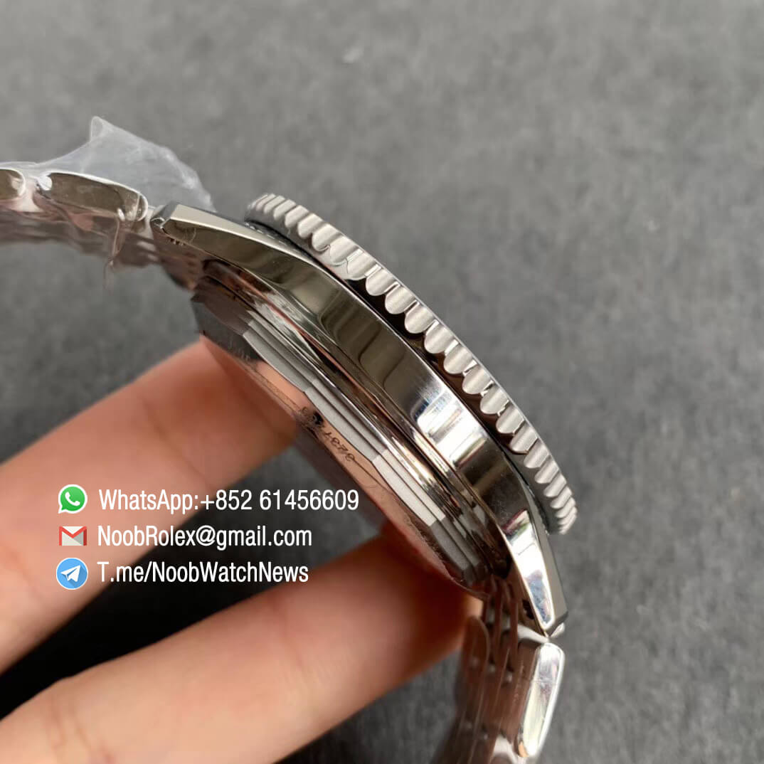 GF Best Quality Rep Breiiting Navitimer 1 Steel Case Bracelet 43mm Black Dial with A7750 Full Chrono Function 05