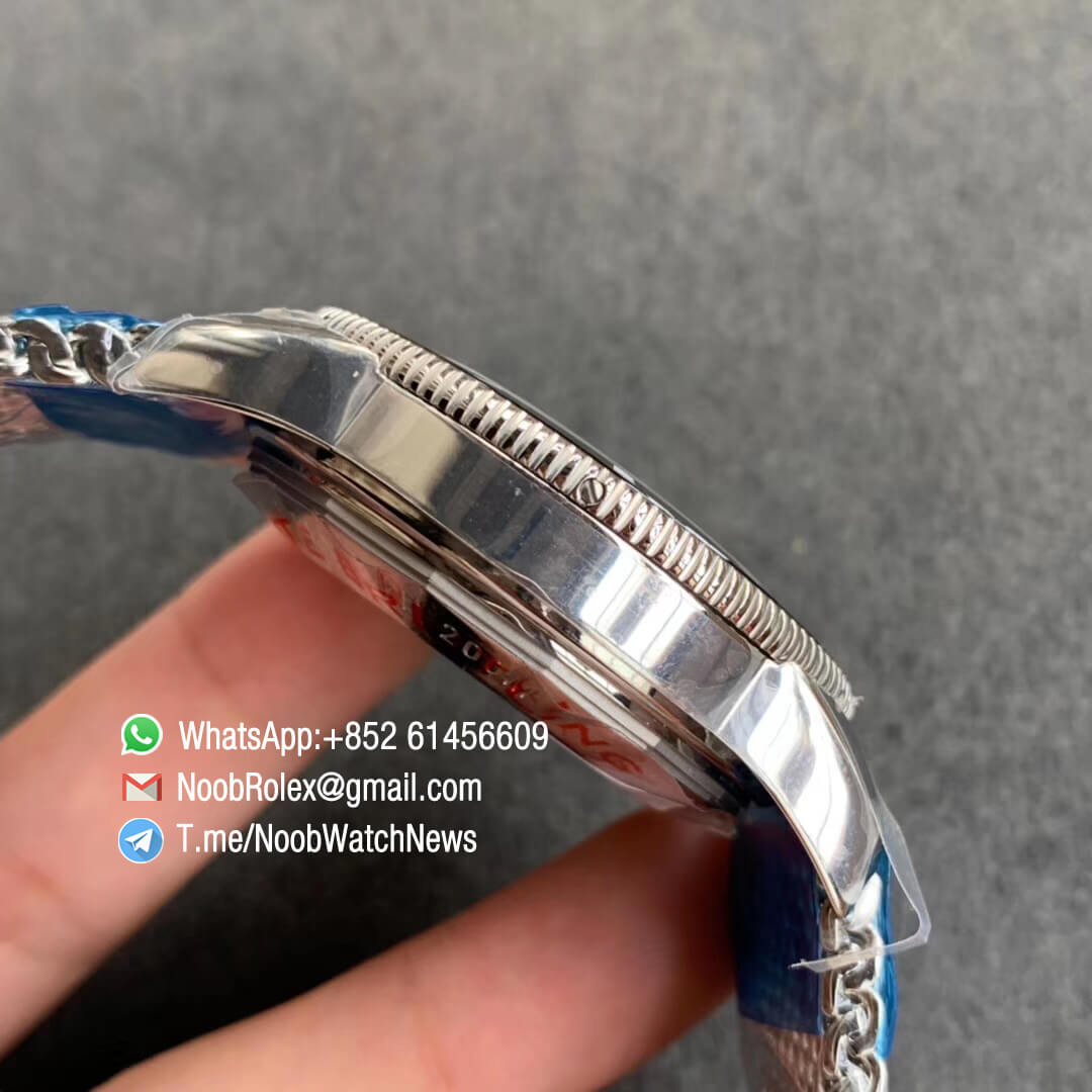 GF V2 Best Edition SuperOcean Heritage II 42mm Steel Case Blue Dial Blue Bezel on Steel Mesh Bracelet A2824 05