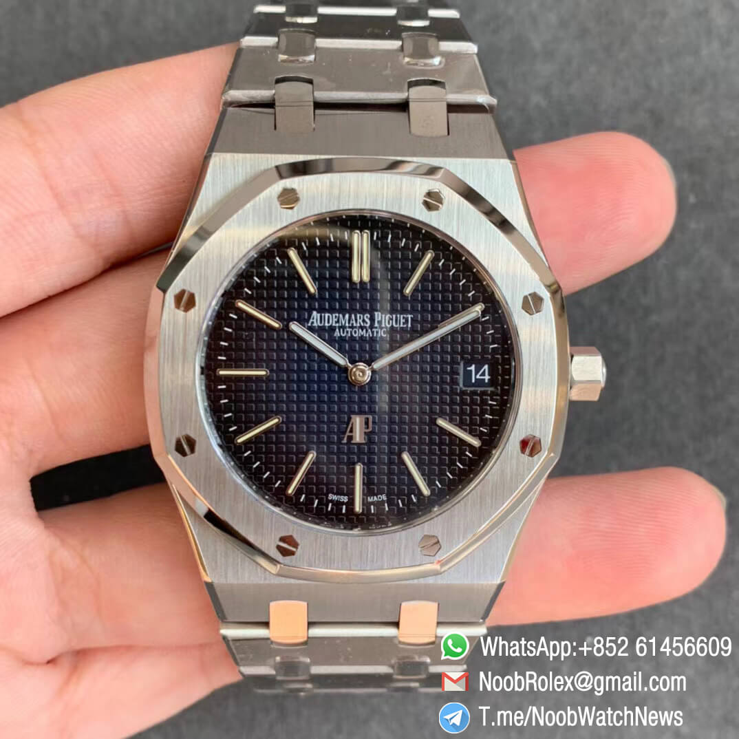 Best Copies AP Royal Oak 15202IP Extra Thin 39mm Stainless Steel Case Bracelet Gradient Blue Textured Dial A2121 XF V2 01