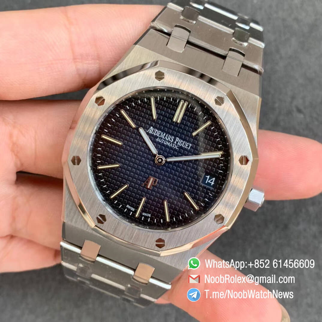 Best Copies AP Royal Oak 15202IP Extra Thin 39mm Stainless Steel Case Bracelet Gradient Blue Textured Dial A2121 XF V2 03