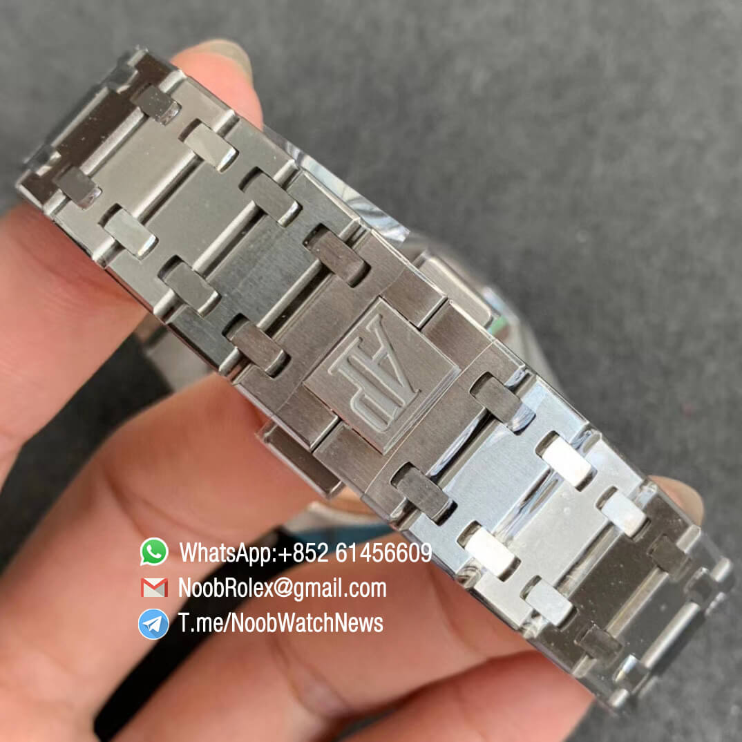 Best Copies AP Royal Oak 15202IP Extra Thin 39mm Stainless Steel Case Bracelet Gradient Blue Textured Dial A2121 XF V2 06