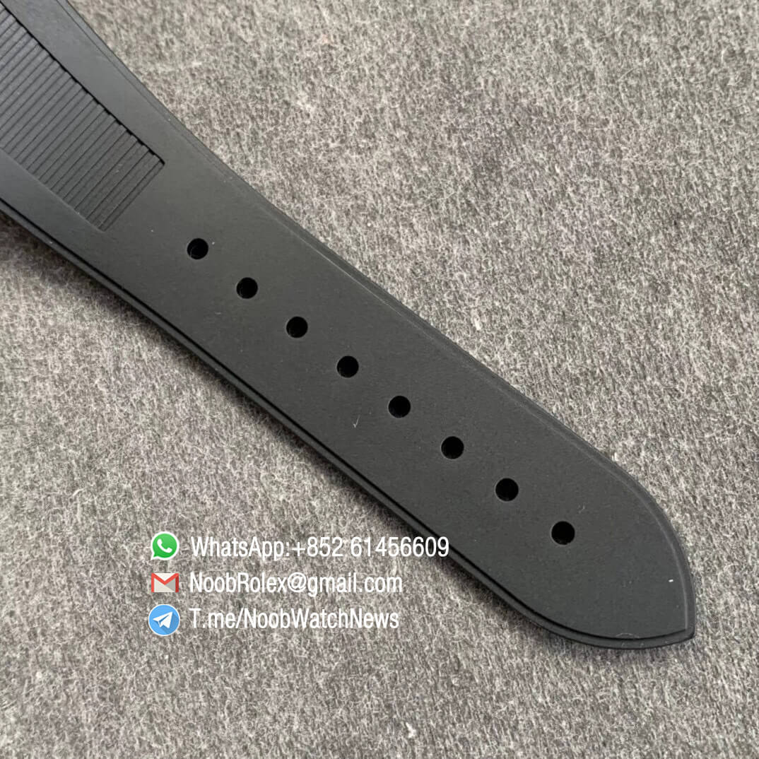 Patek Philippe Nautilus 5726 Complicated DayDate MonthMoonphase Steel Case White Dial on Black Rubber Strap A324 GRF Best Replica 07