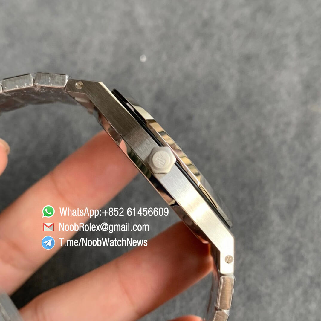 Royal Oak 15202 Ultra Thin 39mm Steel Case Bracelet Gradient Blue Textured Dial Update to Polished Bezel A2121 XF V3 04