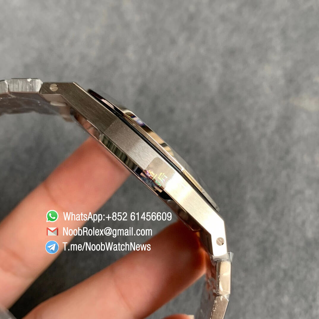 Royal Oak 15202 Ultra Thin 39mm Steel Case Bracelet Gradient Blue Textured Dial Update to Polished Bezel A2121 XF V3 05