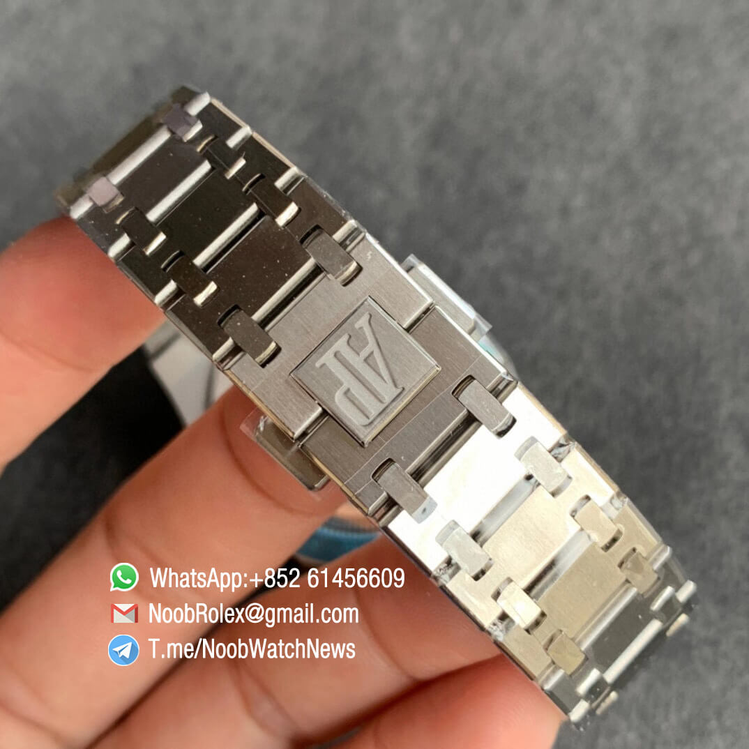 Royal Oak 15202 Ultra Thin 39mm Steel Case Bracelet Gradient Blue Textured Dial Update to Polished Bezel A2121 XF V3 06