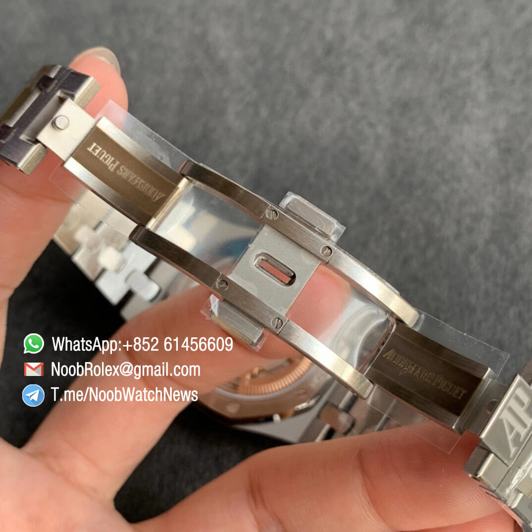 Royal Oak 15202 Ultra Thin 39mm Steel Case Bracelet Gradient Blue Textured Dial Update to Polished Bezel A2121 XF V3 07