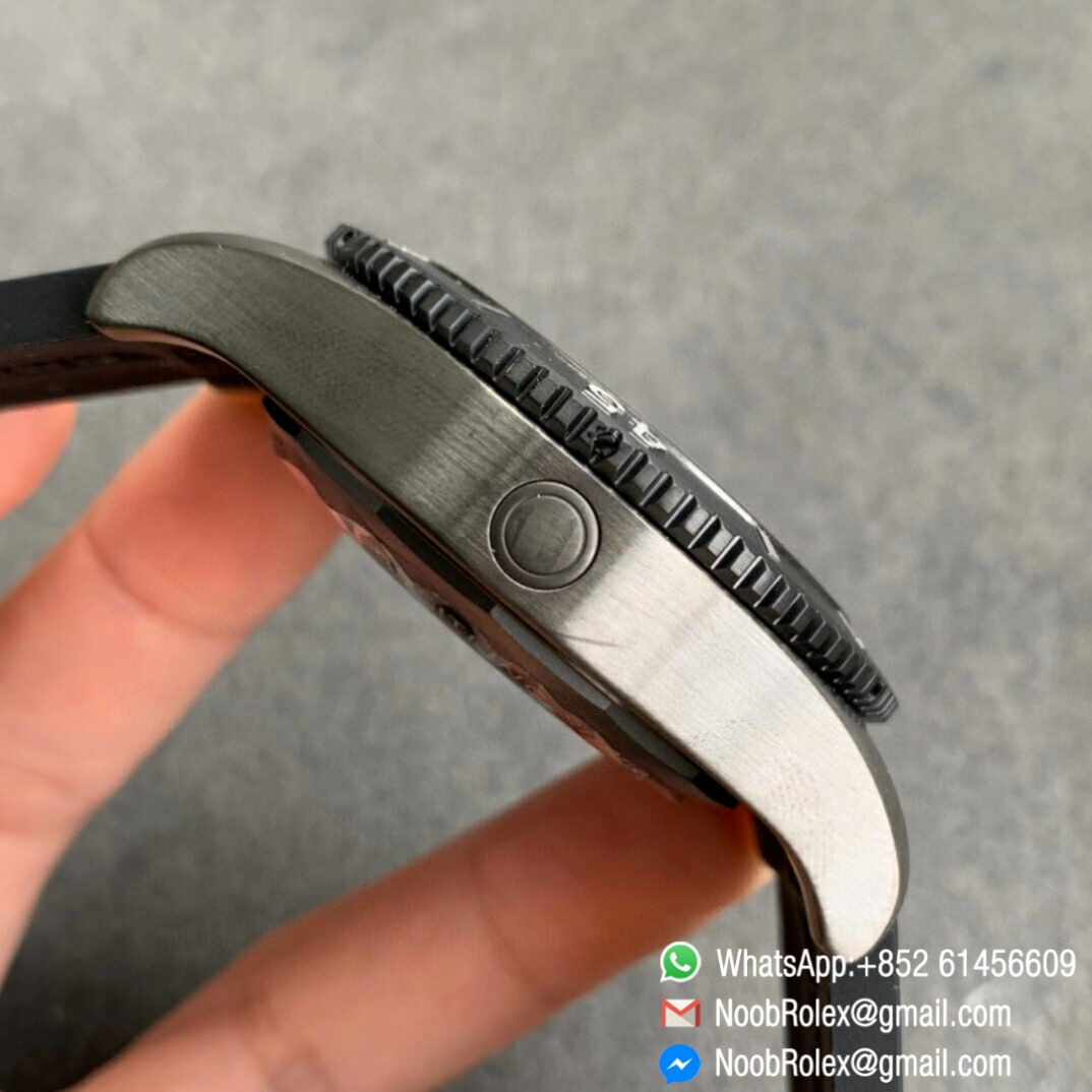 Noob Watch Time TF Best Replica Swiss Watch Breitling Superocean 44mm Black Dial DLC Black Steel Case Rubber Strap 05