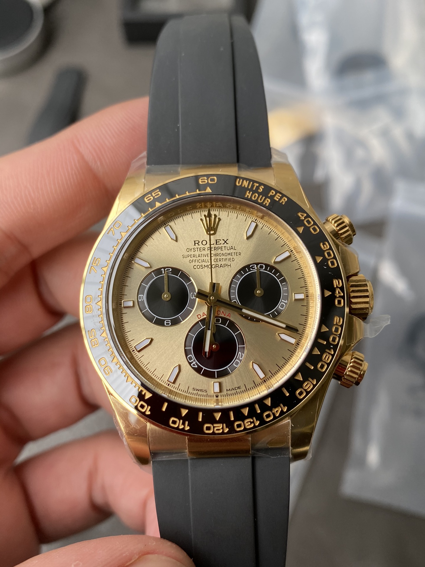 Clean Factory Watch Rolex Daytoan 126518 Yellow Gold Dial Black Ceramic Bezel Oysterflex Strap SH4131 Movement 001 Clean Factory Watch Rolex Daytoan 126518 Yellow Gold Dial Black Ceramic Bezel Oysterflex Strap SH4131 Movement 001