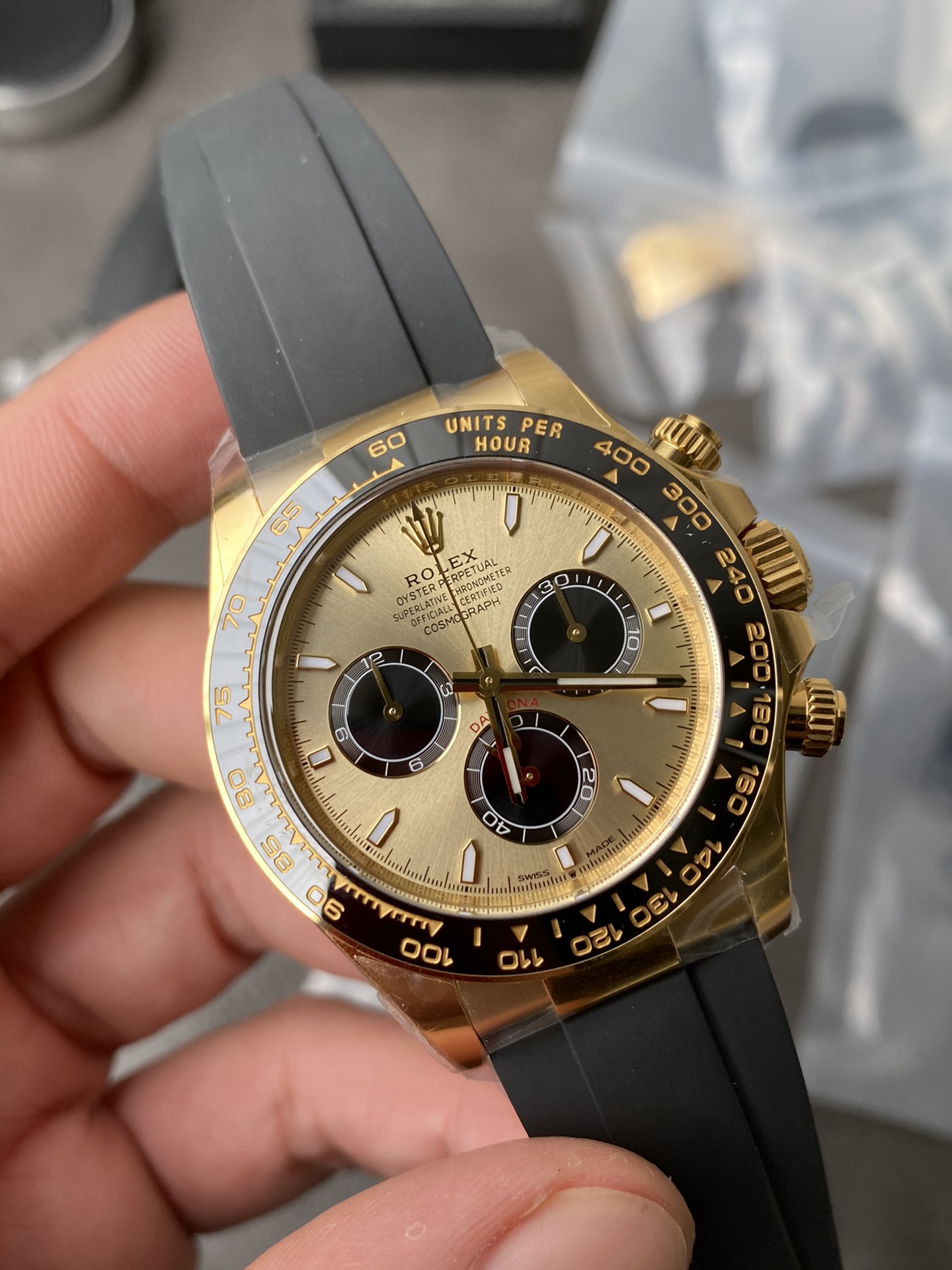 Clean Factory Watch Rolex Daytoan 126518 Yellow Gold Dial Black Ceramic Bezel Oysterflex Strap SH4131 Movement 003 Clean Factory Watch Rolex Daytoan 126518 Yellow Gold Dial Black Ceramic Bezel Oysterflex Strap SH4131 Movement 003
