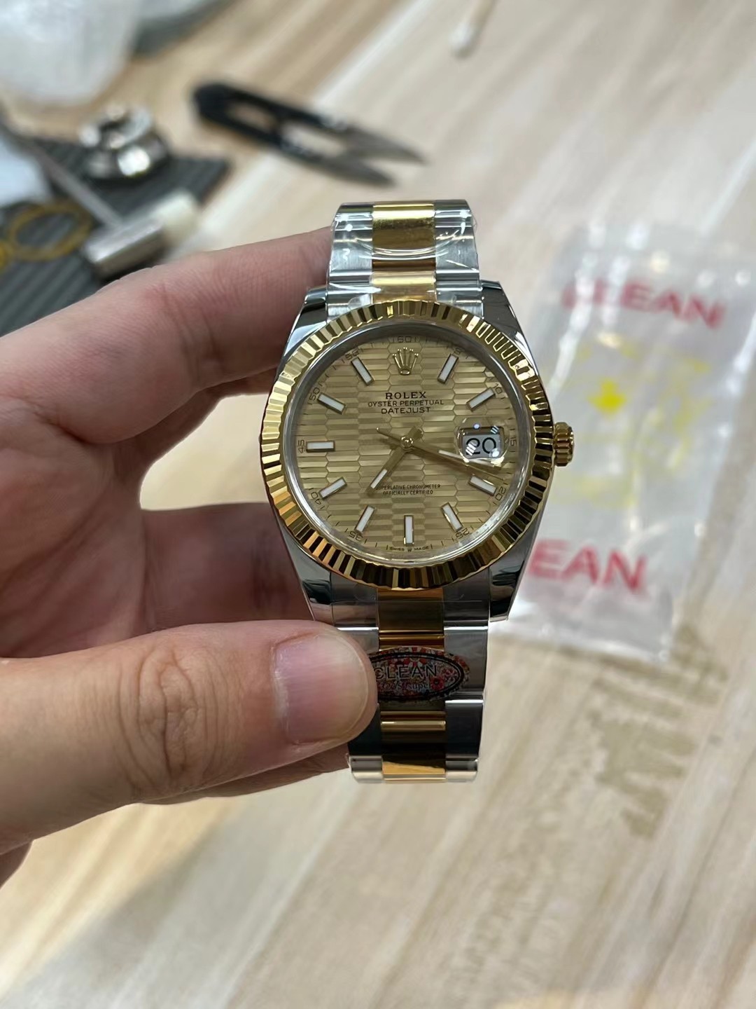 Clean Factory Watches Rolex DateJust 41mm m126333 0021 Yellow Gold Motif Dial Oyster Bracelet 3235 Movement 01 Clean Factory Watches Rolex DateJust 41mm m126333 0021 Yellow Gold Motif Dial Oyster Bracelet 3235 Movement 01